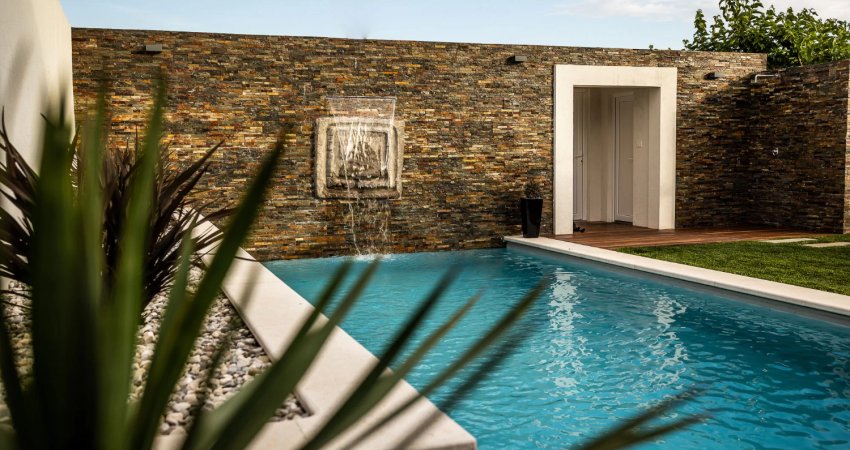 Moderna mediteranska vila z bazenom in okolico