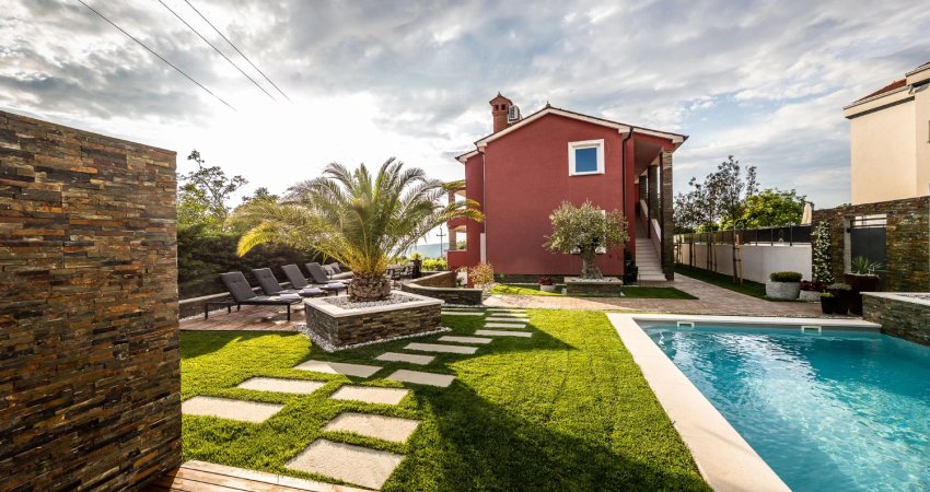 Moderna mediteranska vila z bazenom in okolico